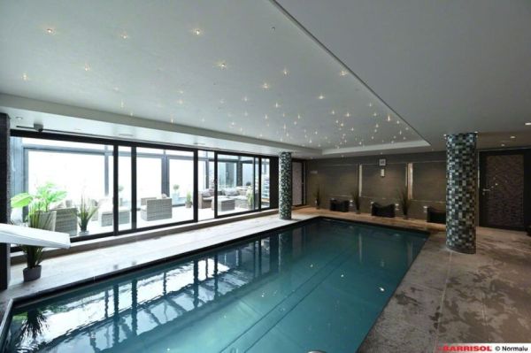 Martins-hotel-plafond-tendu-lumineux-spots-850x565.jpg