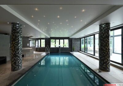 Plafond tendu avec spots intégrés