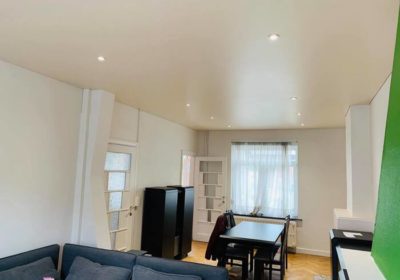 Installation d’un plafond tendu pour une piscine intérieure