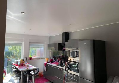 Installation d’un plafond tendu blanc