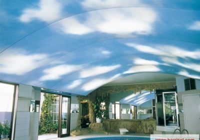 Plafond tendu effet ciel pour piscine - Réalisation Barrisol