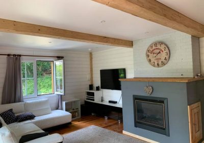 Pose de 3 plafonds tendus blancs mats avec poutres apparentes