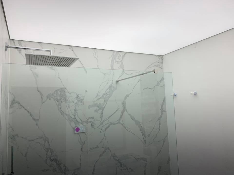 Plafond tendu salle de bains