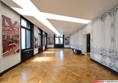 Amélioration de l'acoustique dans une galerie avec le plafond tendu